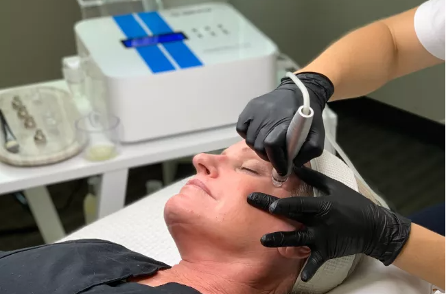 Hydrodemabrasion vs Hydrafacial: A Guide to the Cost and Benefits of Both Treatments