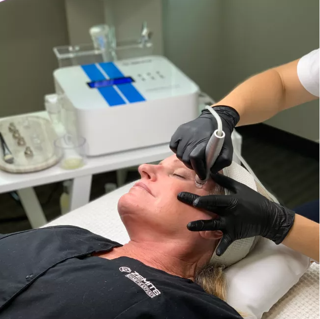 Hydrodemabrasion vs Hydrafacial: A Guide to the Cost and Benefits of Both Treatments